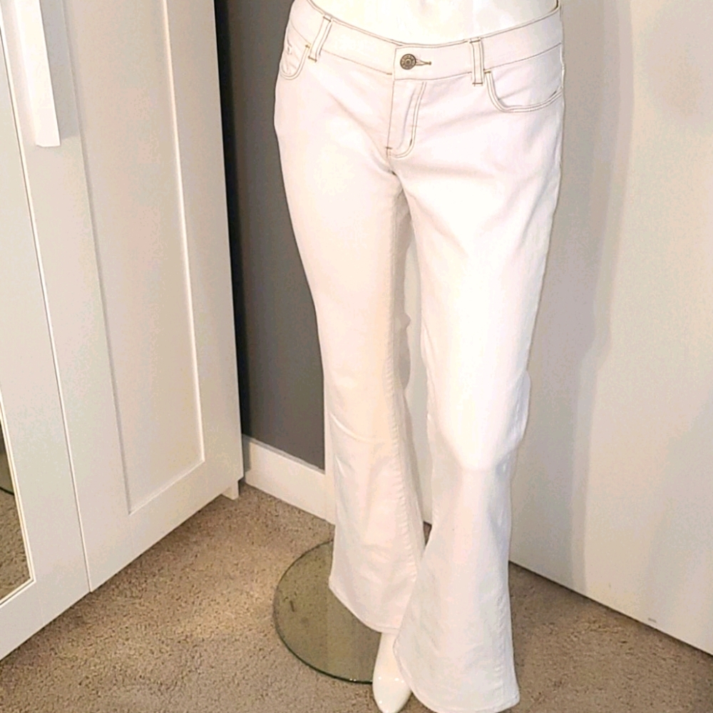 BEBE ♥ White Coral Design Bell Bottom Jeans - NWOT - Picture 7 of 12